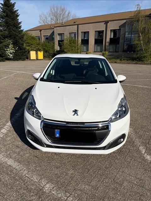 Peugeot 208 Benzine (2018), Voorwielaandrijving, Stof, Wit, 5 deurs