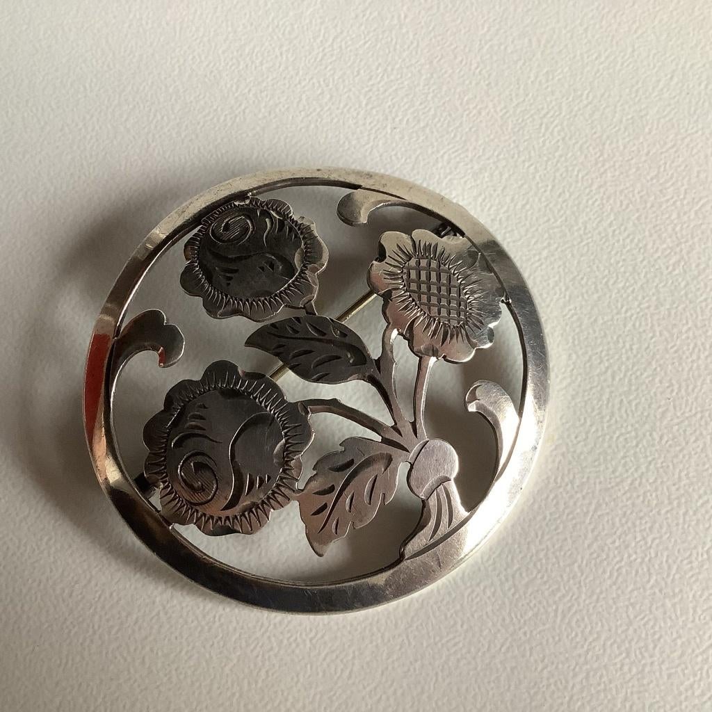 Broche florale art nouveau en argent allemand, Bijoux, Sacs & Beauté, Broches, Enlèvement ou Envoi, Comme neuf, 4 à 7 cm, Argent