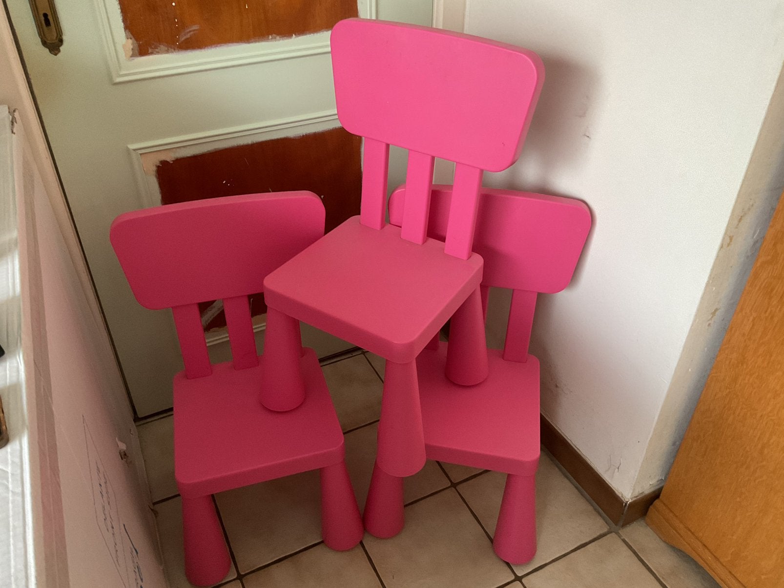 Kindertafel met 3 stoelen, Kinderen en Baby's, Ophalen, Zo goed als nieuw, Tafel(s) en Stoel(en)