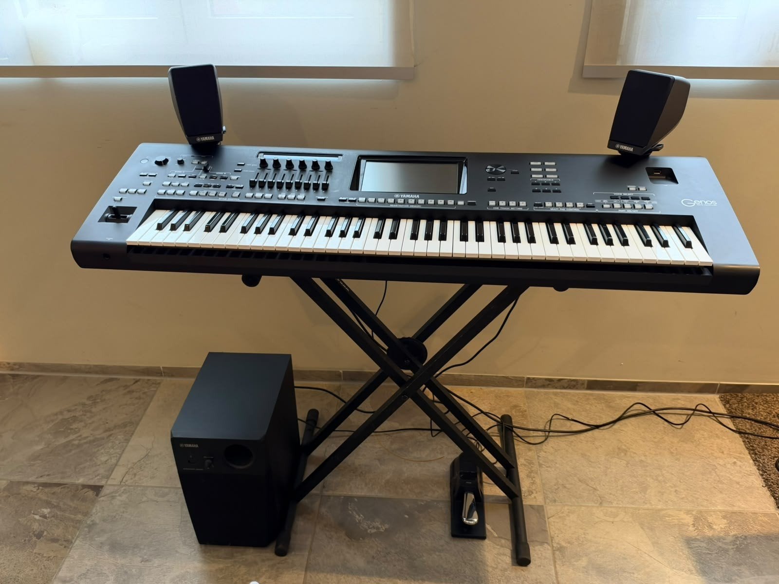 Genos in zeer goede staat + luidsprekers, Muziek en Instrumenten, Ophalen, Yamaha, Zo goed als nieuw, Aanslaggevoelig