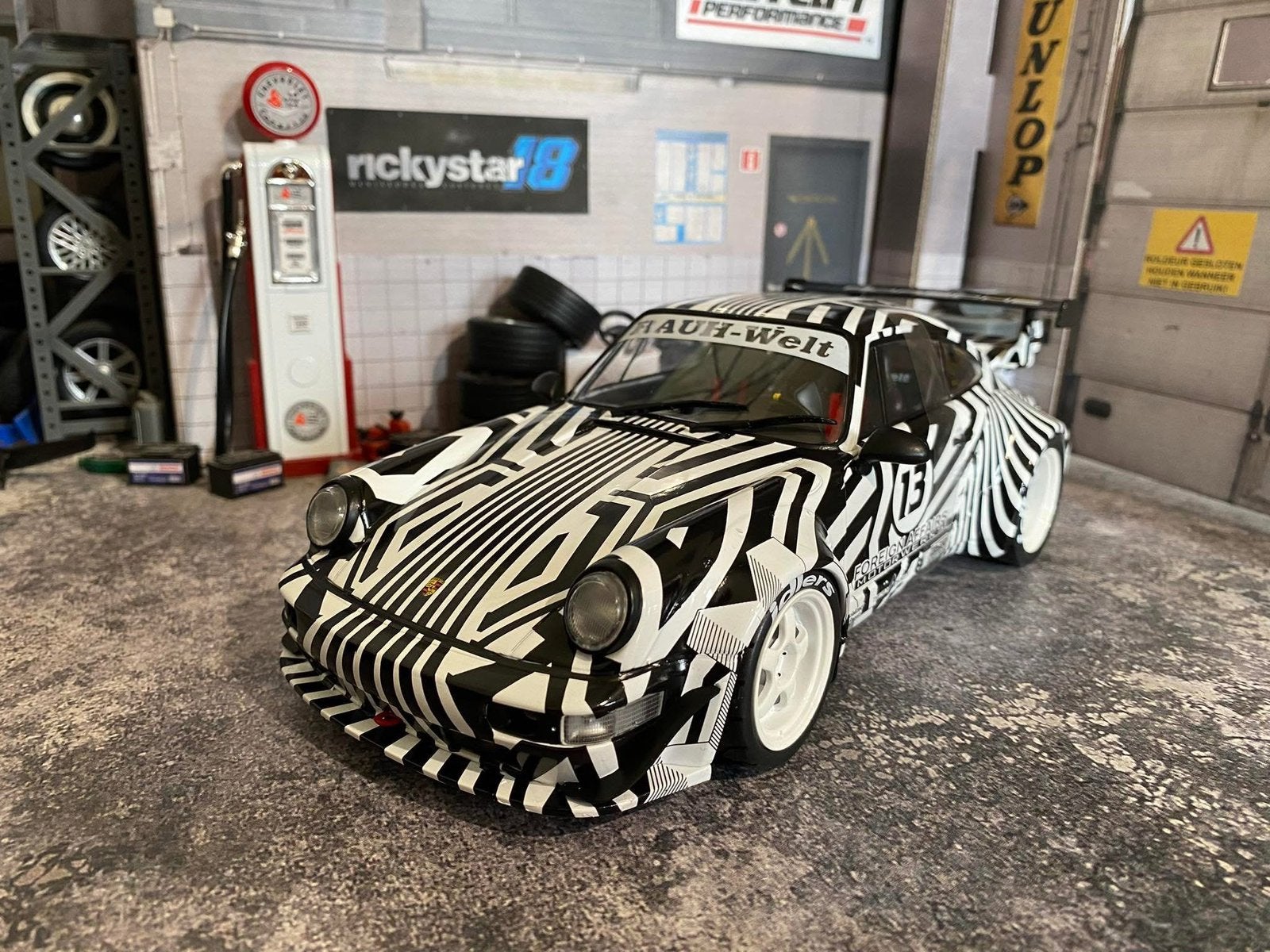 1:18 Porsche 911 964 RWB - neuve dans sa boite, Hobby & Loisirs créatifs, Enlèvement ou Envoi, Comme neuf, Voiture, Solido