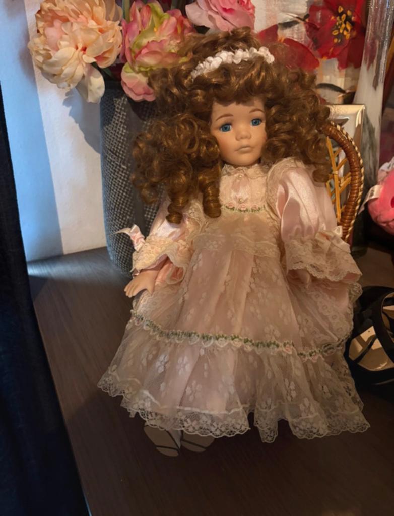 poupée en porcelaine, Enlèvement, Comme neuf, Poupée