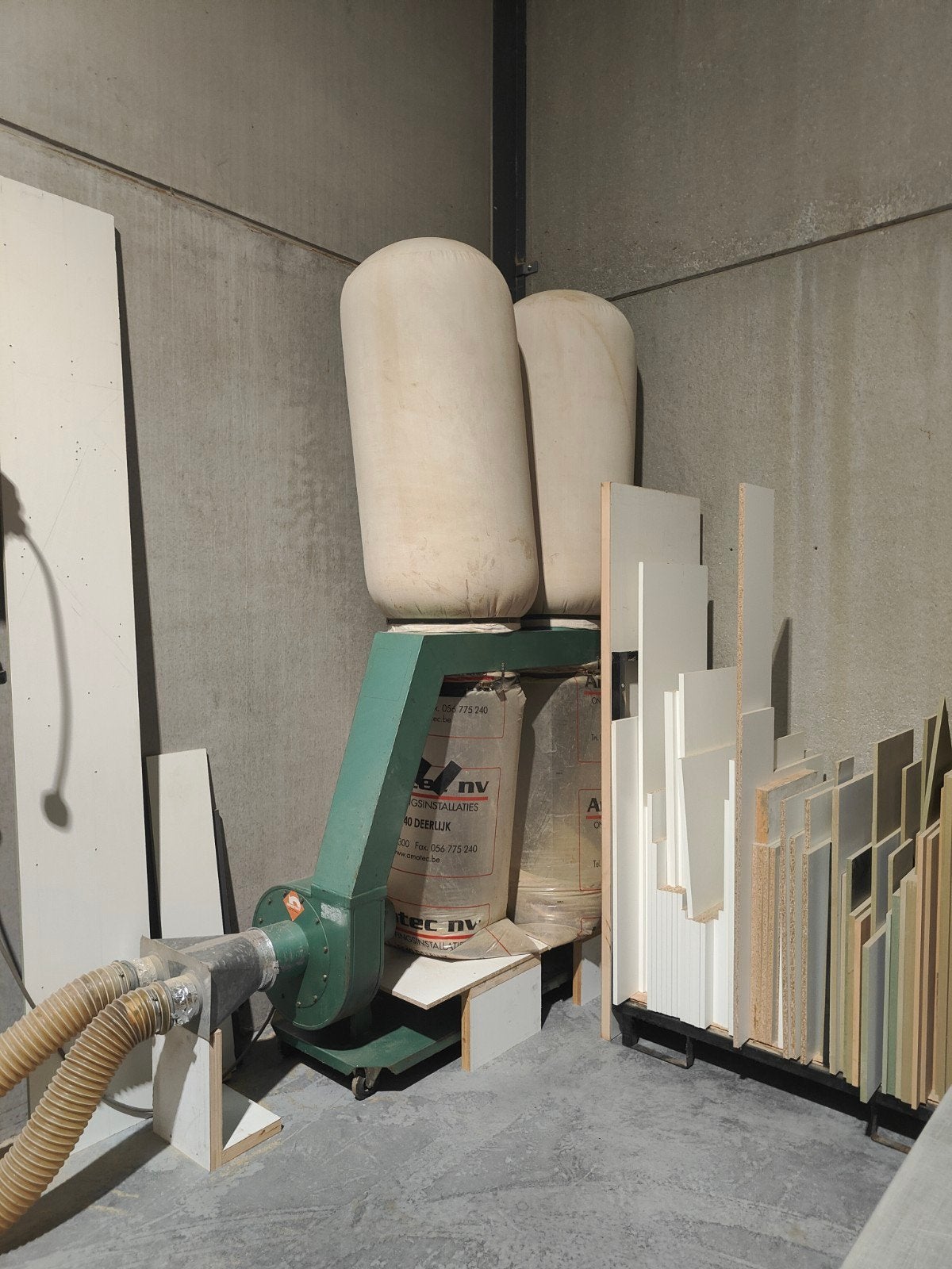bonne extraction de la poussière fonctionnelle. disponible e, Bricolage & Construction, Enlèvement, Utilisé, Extracteur