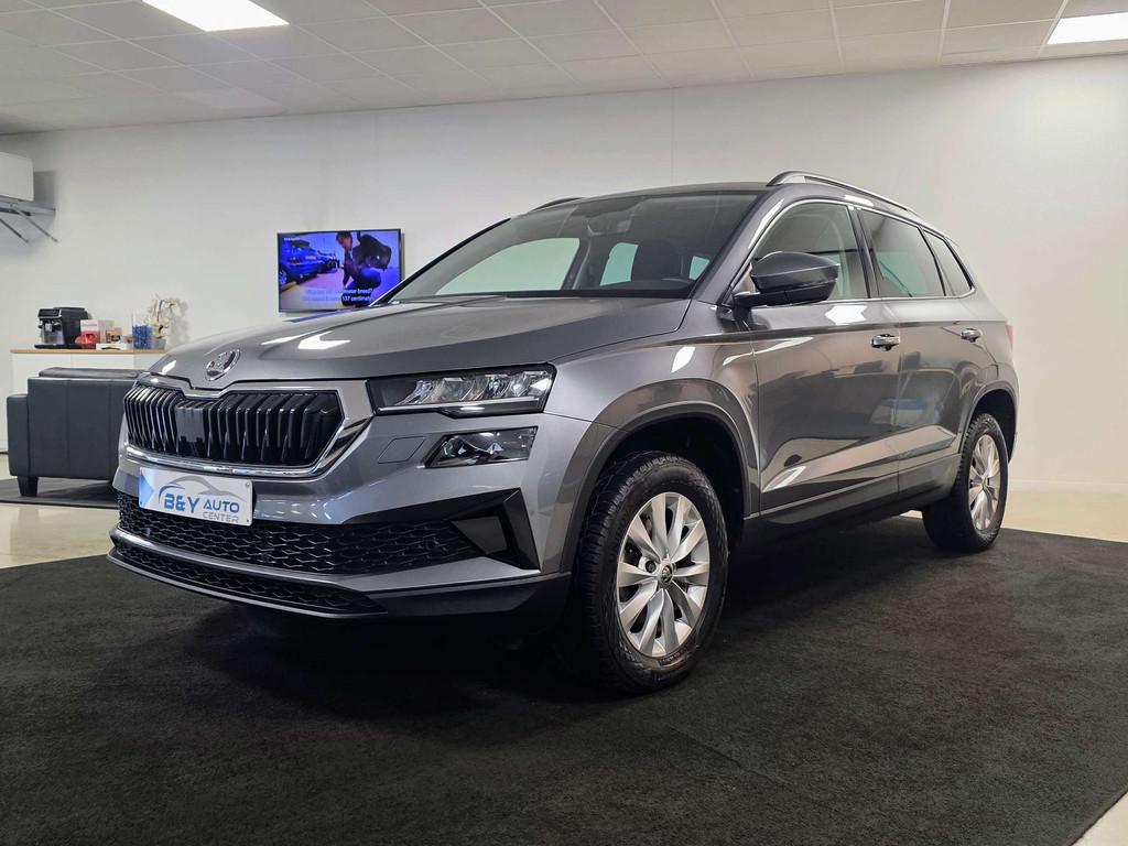 Skoda Karoq 1.0 TSI Active 110pk - Btw aftrekbaar (bj 2023), Auto's, Skoda, Voorwielaandrijving, Stof, Gebruikt, Euro 6