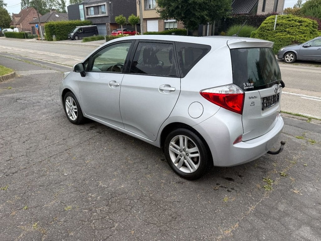 Toyota Verso-S VERSO-S NSP120(HC) (bj 2013, automaat), Auto's, Toyota, Euro 5, Monovolume, Gebruikt, 4 cilinders