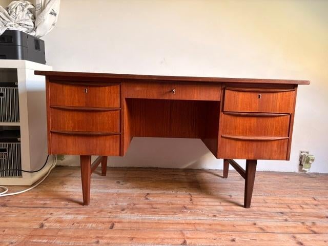 Bureau mid-century double face en teck, 129 cm, Utilisé, Avec tiroirs, Bois
