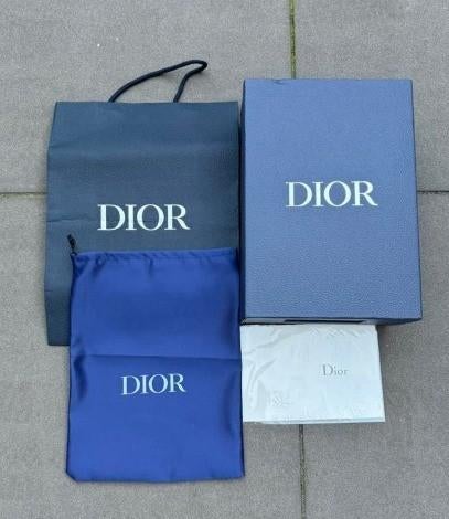 schoenen, tshirts, petten, Ophalen