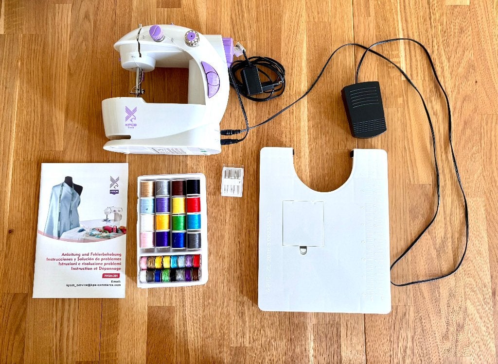 Mini machine à coudre FHSM-201 –avec accessoires, Hobby en Vrije tijd, Naaimachines en Toebehoren, Zo goed als nieuw, Naaimachine