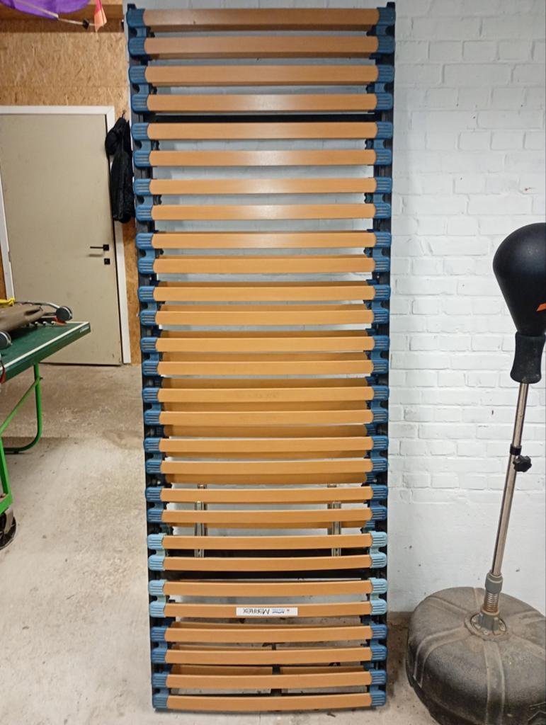 2 lattenbodems  (2x 70cm)met verstelbaar hoofdsteun, Huis en Inrichting, Ophalen