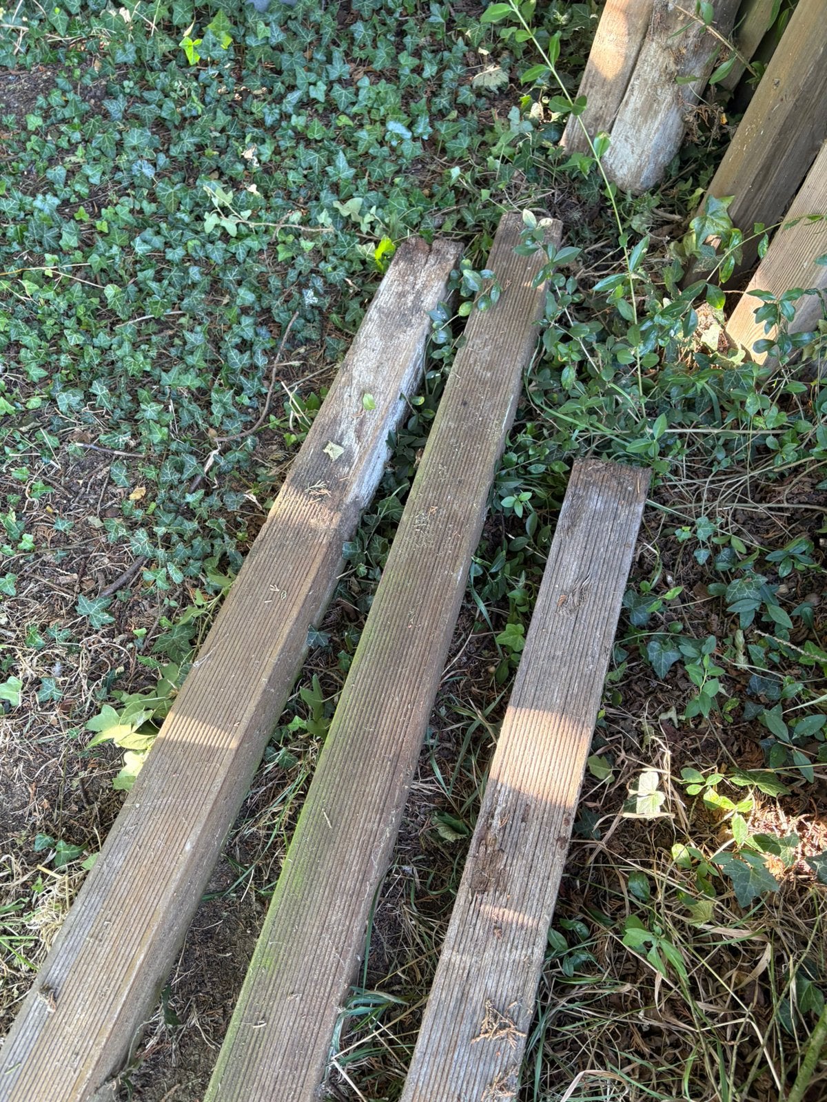 Lot de 3 poteaux bois dur et lourd pour terrasse/extérieur, Jardin & Terrasse, Poteaux, Poutres & Planches, Neuf, Bois dur, Enlèvement