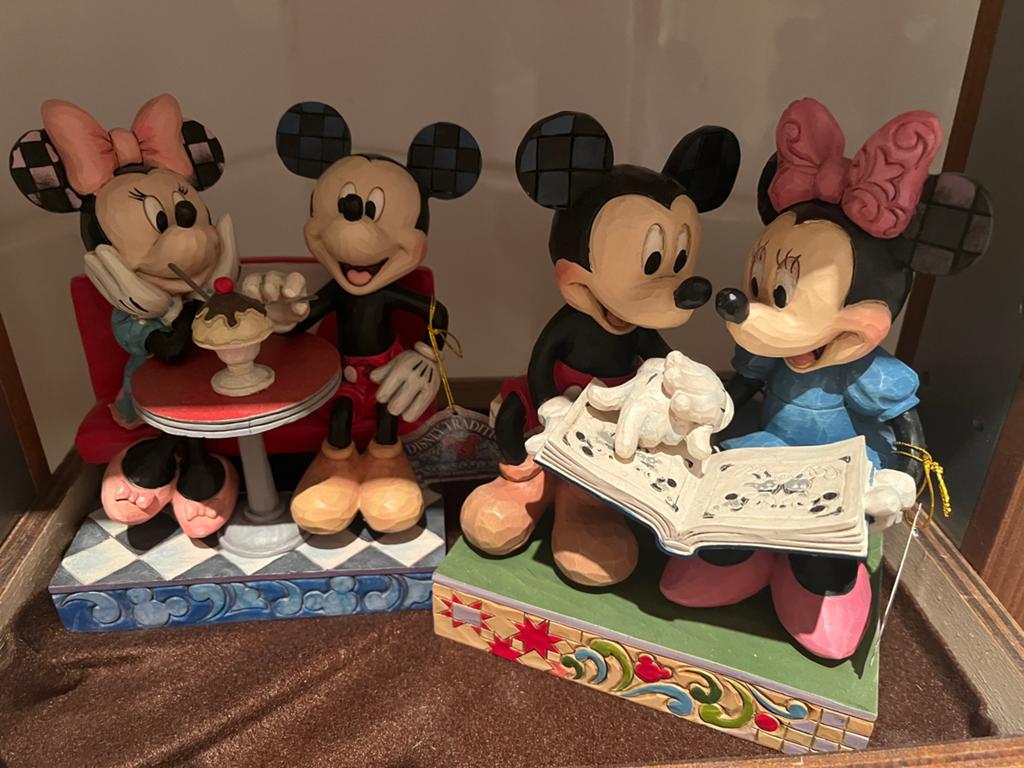 2x Disney traditions mickey en minnie figurines hard to find, Ophalen, Mickey Mouse, Zo goed als nieuw, Beeldje of Figuurtje