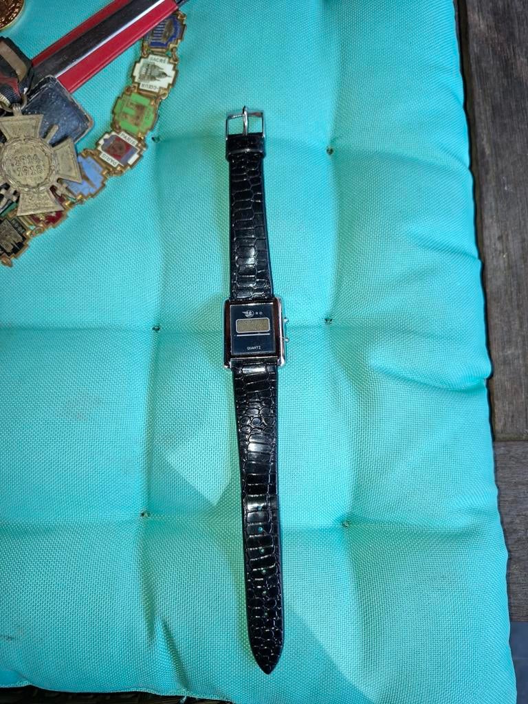 Ancienne montre Quartz Readers Digest