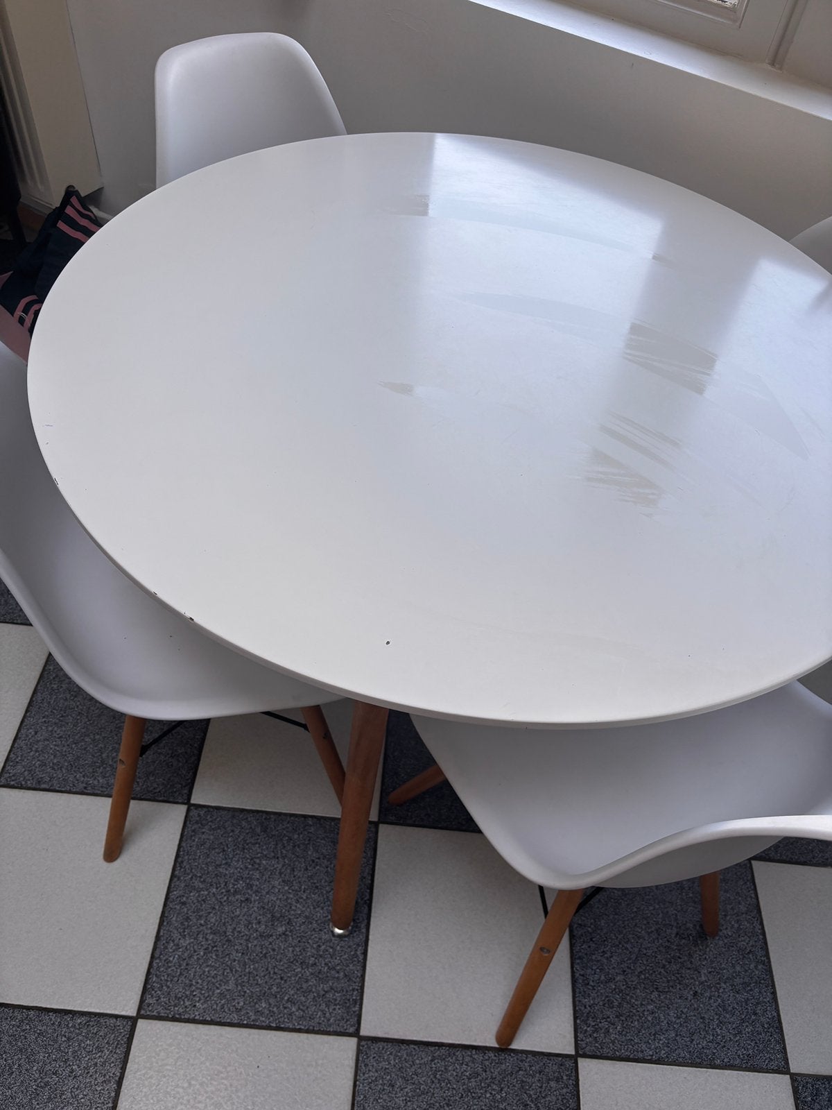 Table de cuisine avec 4 chaises, Maison & Meubles, Cuisine | Ustensiles de cuisine, Autres types, Enlèvement, Blanc, Bois