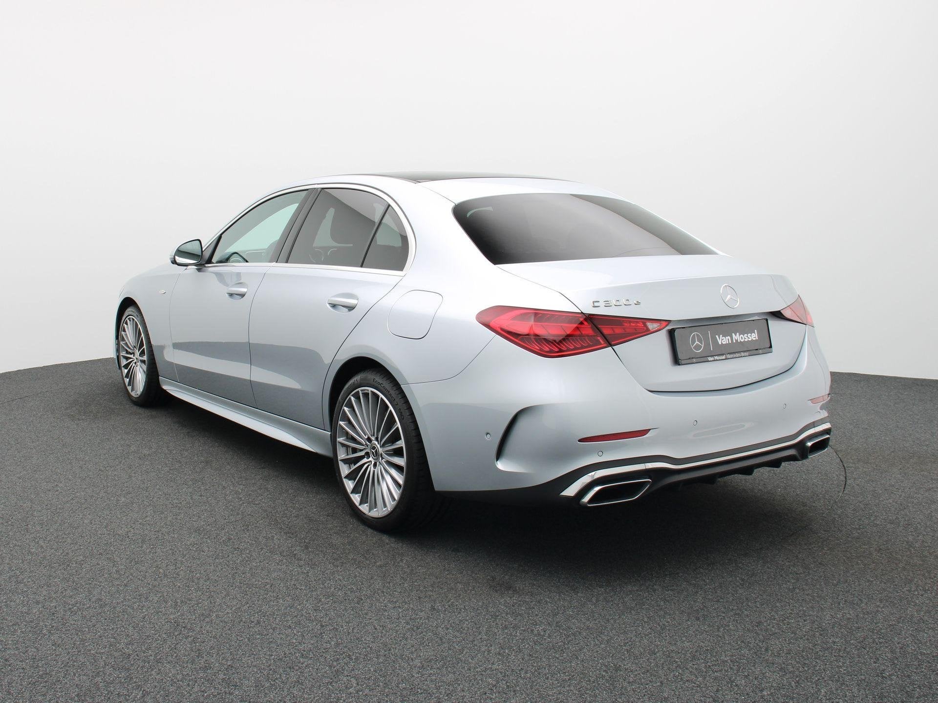 Mercedes-Benz C 300 e AMG Line Sedan + PANORAMISCH DAK + SUR, Auto's, Automaat, Zwart, 4 cilinders, 2080 kg