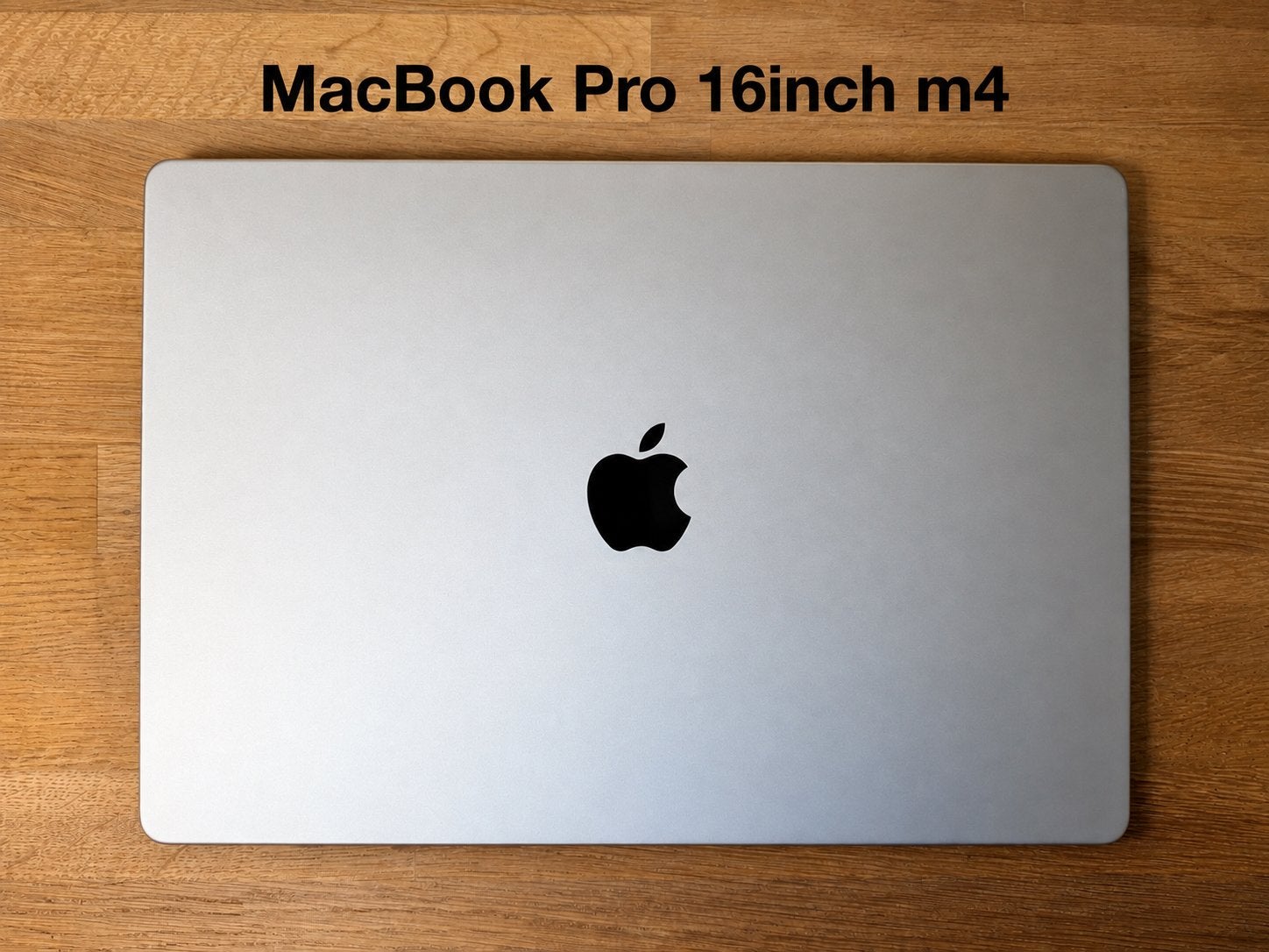 MacBook Pro 16-inch silver 2024 gekocht 2025, Computers en Software, Ophalen, 512 GB, Zo goed als nieuw, MacBook