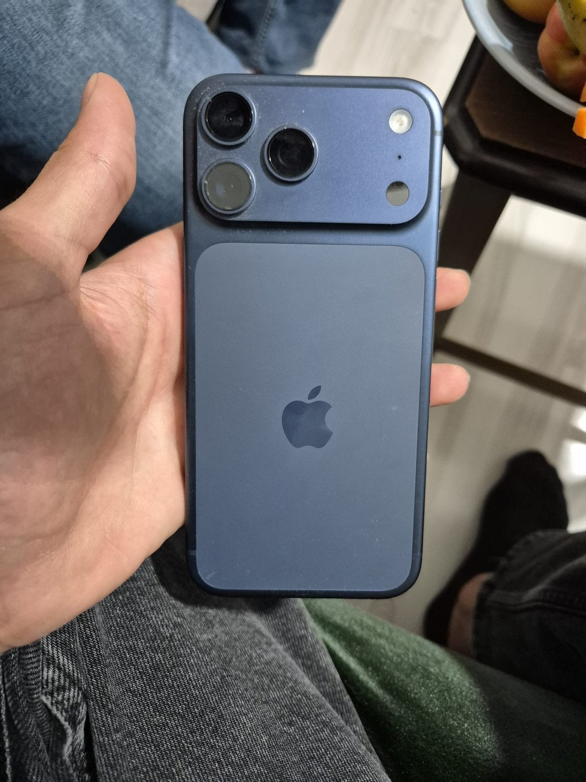 Iphone 17 pro max avec 1 an d'assurance et batterie à 100 %, Télécoms, Téléphonie mobile | Housses, Coques & Façades | Apple iPhone