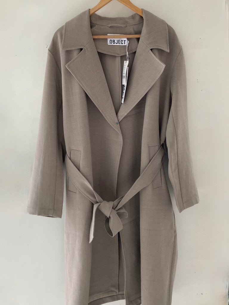 Trench-coat « Object » couleur gris/taupe - grand - Nouveau, Vêtements | Femmes, Enlèvement ou Envoi, Beige, Object, Taille 42/44 (L)