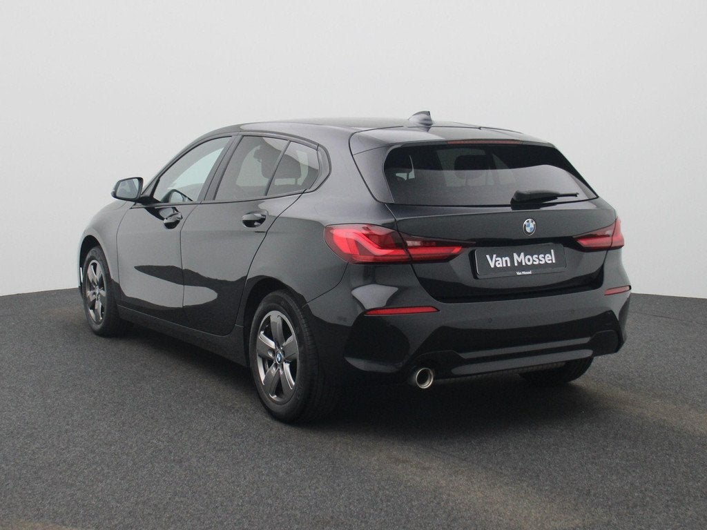 BMW 1-serie 118i Executive LED | NAVI | PDC | Zetelverwarmin, Auto's, BMW, Gebruikt, 136 pk, Zwart, Bedrijf