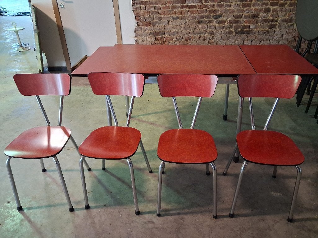 Vintage .Table en fornica rouge + 4 chaises, Rouge, Enlèvement, Utilisé, Autres matériaux
