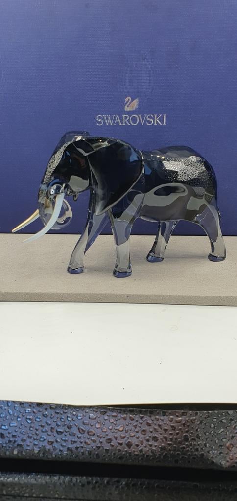 Swarovski Olifanten stier met originele doos en certificaat., Verzamelen, Ophalen of Verzenden