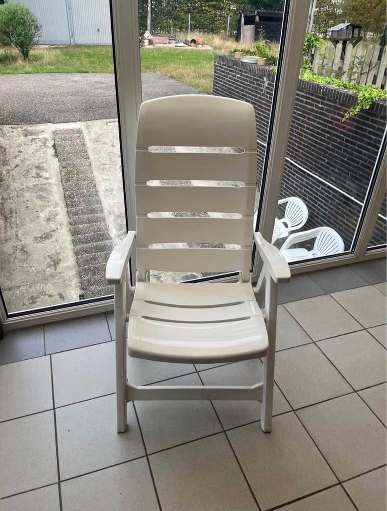 Twee witte verstelbare tuinstoelen, Tuin en Terras, Ophalen, Zo goed als nieuw