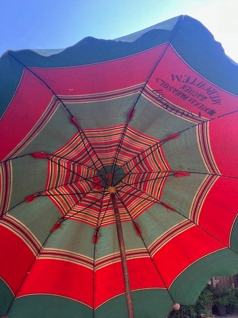TRÈS ANCIEN PARASOL EN BÂCHE. ANNÉES 40., Jardin & Terrasse, Enlèvement ou Envoi, Utilisé, 1 à 2 mètres, Inclinable