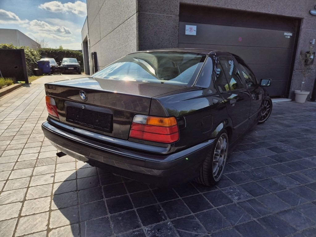 BMW 318i / OLDTIMER ! / Manueel / Sedan, foto 6