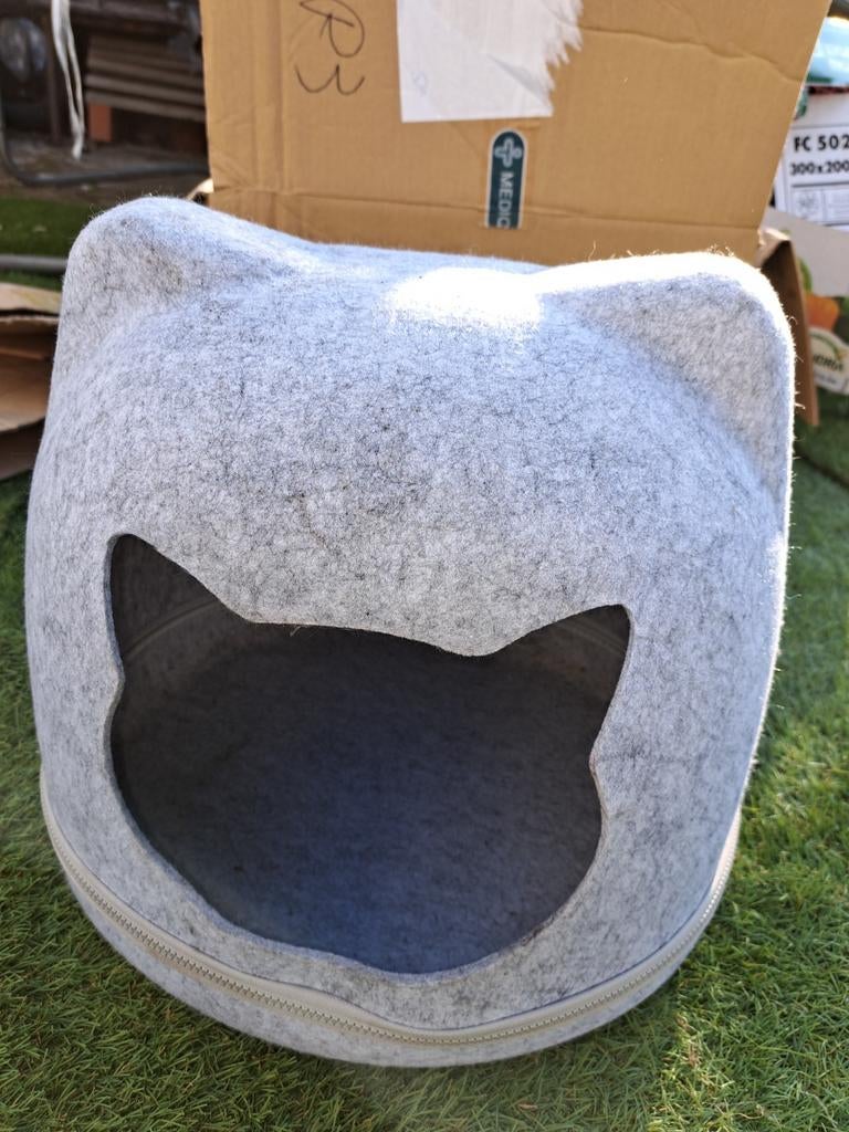 Corbeille pour chat, Enlèvement