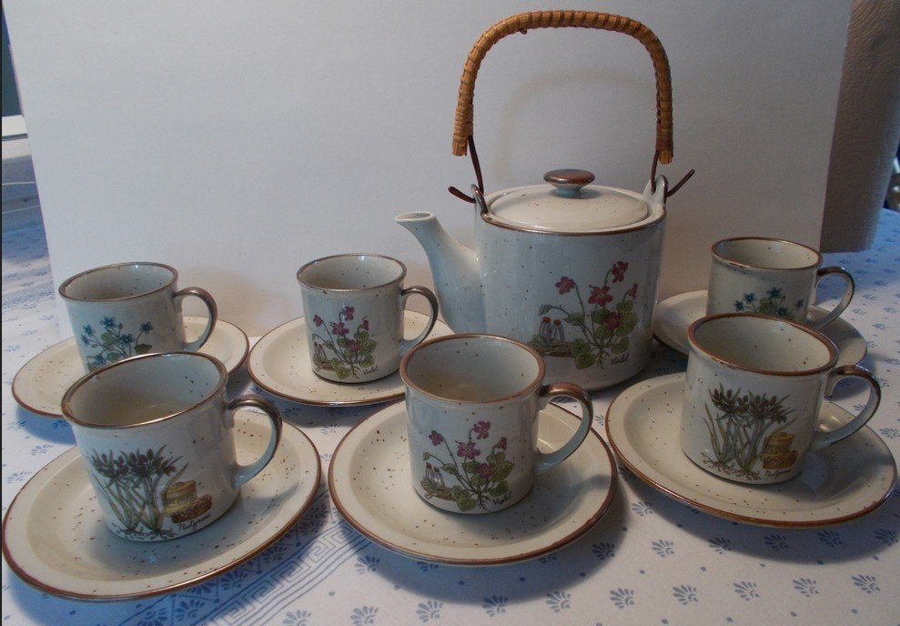 Thee Servies (6Kopjes+schoteltjes+theepotje), Huis en Inrichting, Keuken | Servies, Ophalen, Zo goed als nieuw, Compleet servies