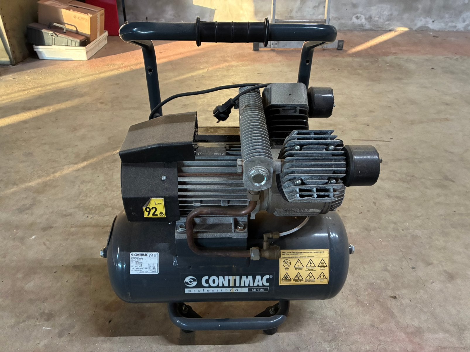 Compressor, Doe-het-zelf en Bouw, Compressors, Ophalen, 6 tot 10 bar, Zo goed als nieuw, 200 tot 400 liter/min