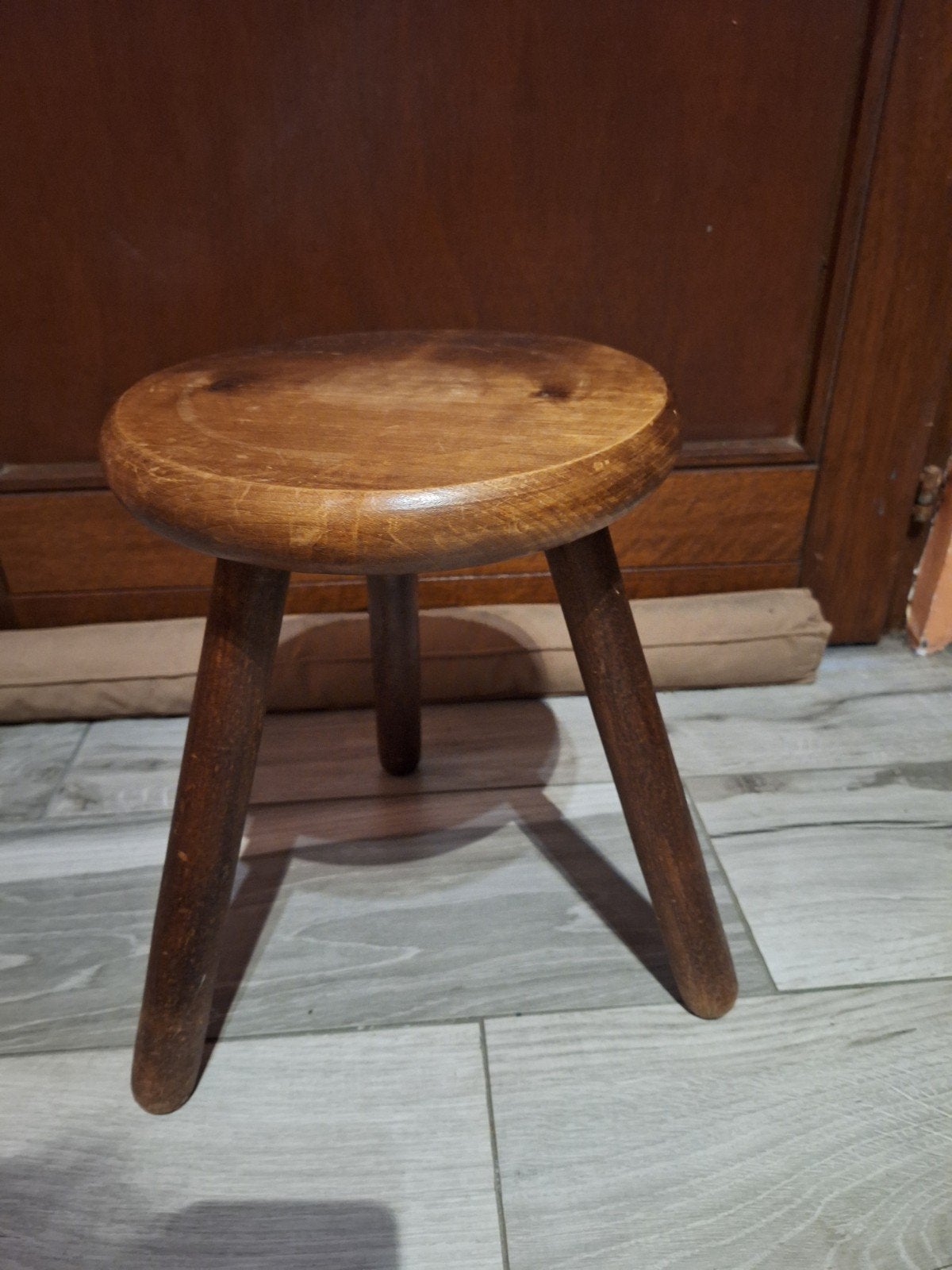 tabouret tripode en bois vintage, Enlèvement, Utilisé, Bois