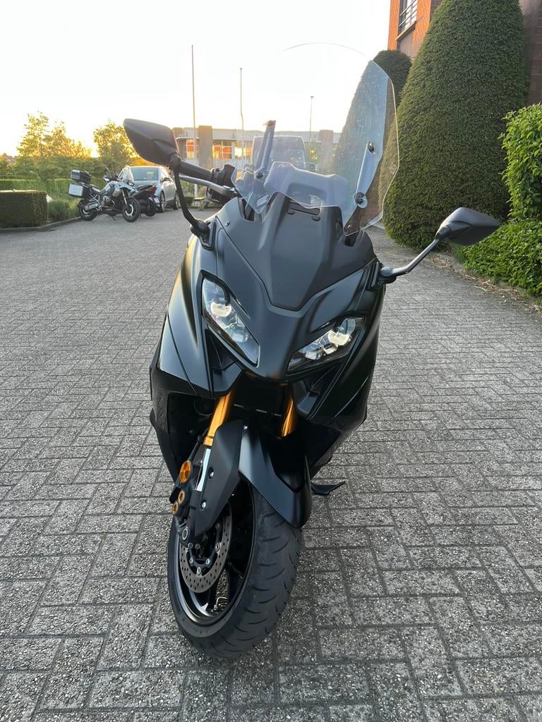 YAMAHA TMAX 560 — mei 2024 — Volledige opties, Scooter, Particulier, Handvatverwarming, Automaat
