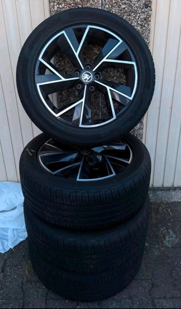 Orig. Skoda Kodiaq 19 inch velgen typeTriglav zwart TOP!, Auto-onderdelen, Gebruikt, Velg(en), 235 mm, Personenwagen
