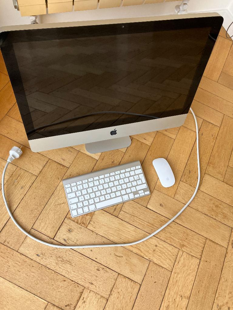 iMac 2010 avec clavier et souris, Informatique & Logiciels, Apple Desktops, Utilisé, iMac, HDD, 3 à 4 Ghz, 4 GB, Enlèvement