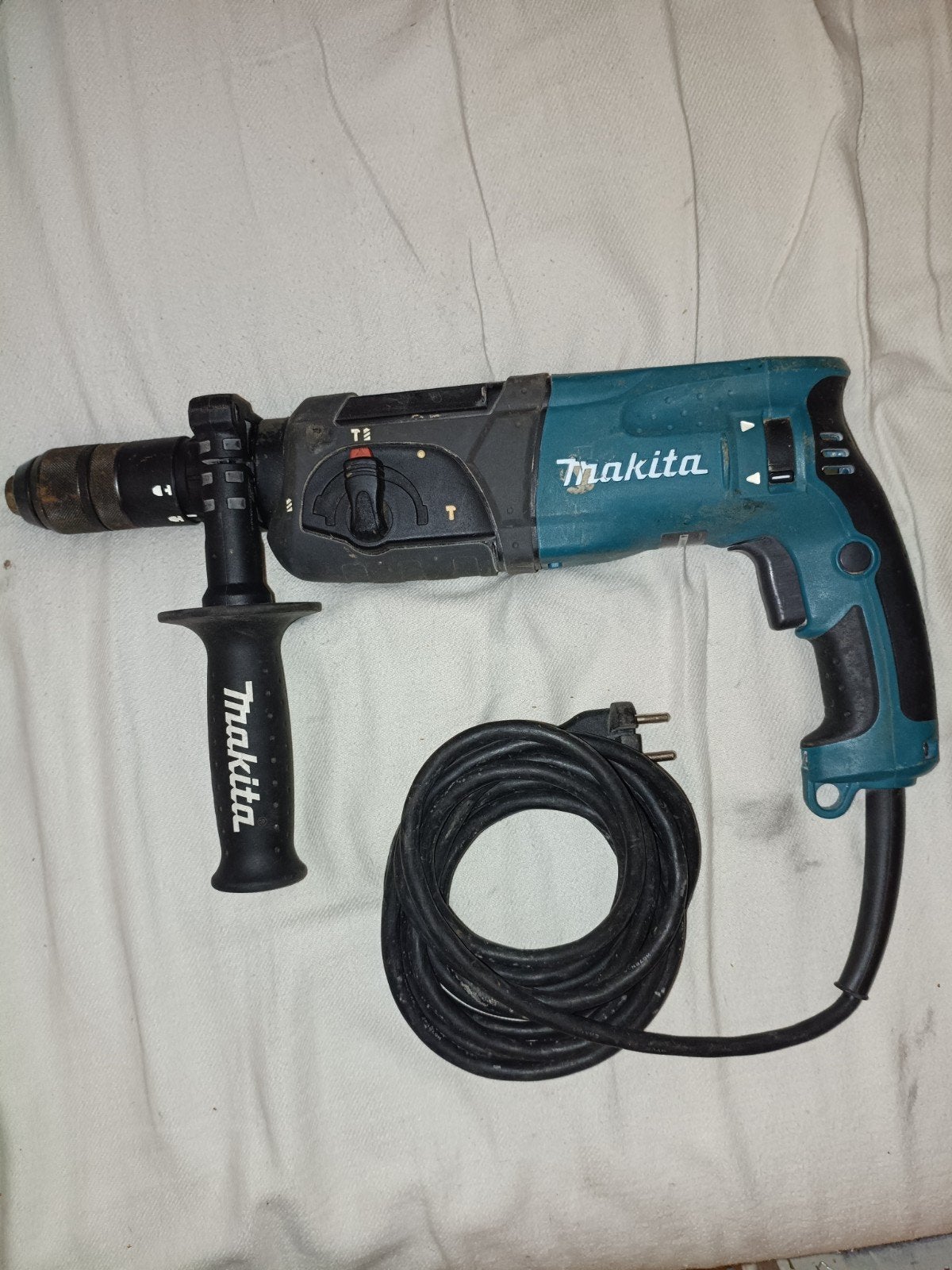 Makita HR2470F1  klopboormachine, Doe-het-zelf en Bouw, Gereedschap | Boormachines, Ophalen