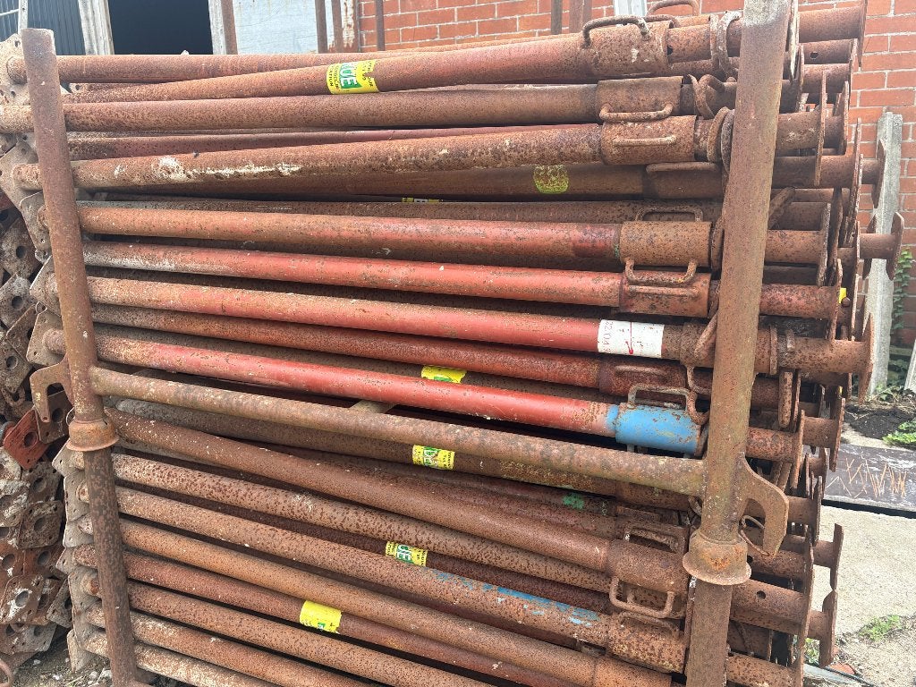60 schoren +1stapelrek  ( 5 stuks beschikbaar ), Doe-het-zelf en Bouw, Metalen, Ophalen, Gebruikt, Overige metalen