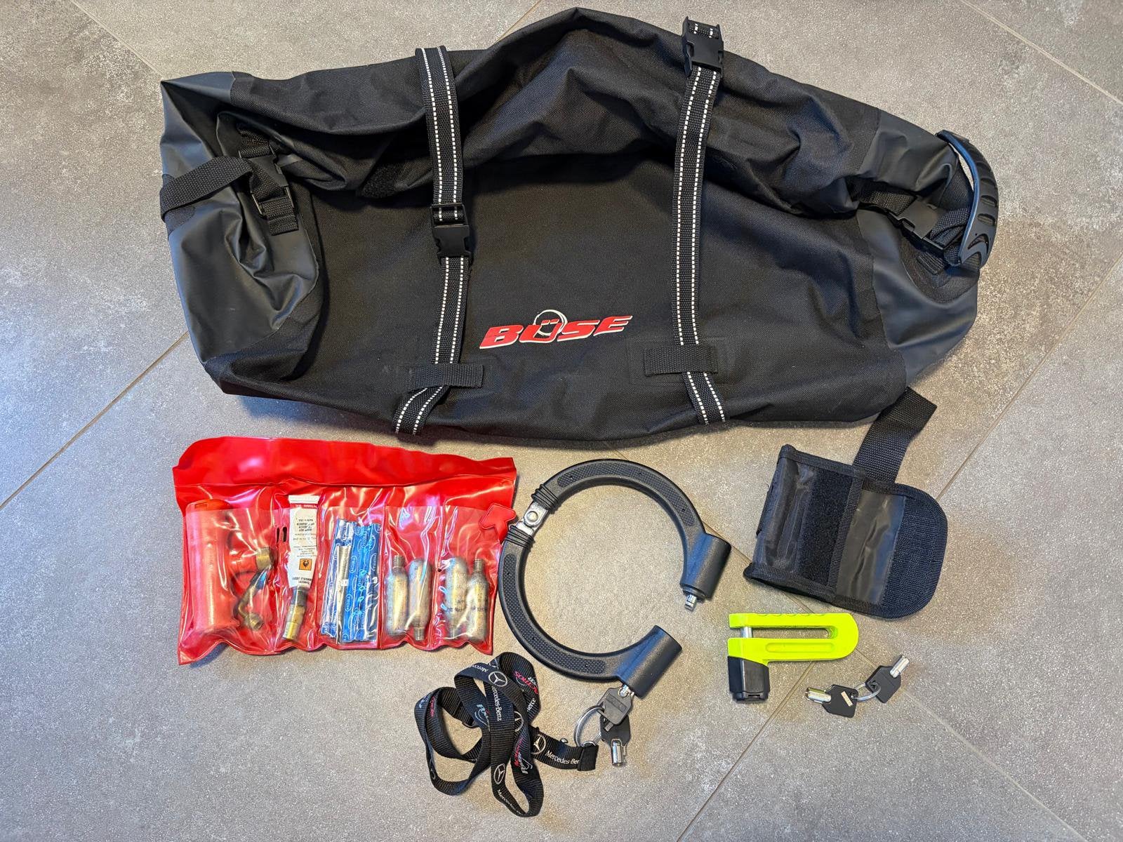 Wielslot, schijfremslot, zadeltas, bandenreparatieset, Motoren, Ophalen of Verzenden, Zo goed als nieuw