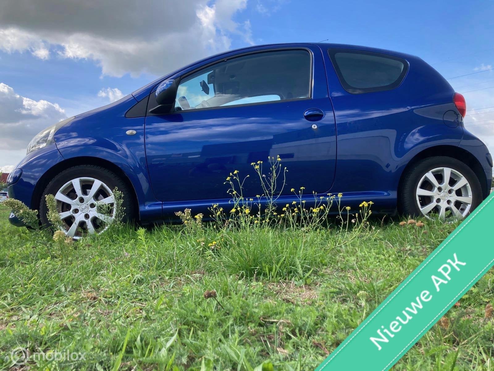 Toyota Aygo 1.0-12V 3-DEURS AIRCO APK tot 24/09/2027, Auto's, Stof, Overige modellen, Blauw, 348 kg