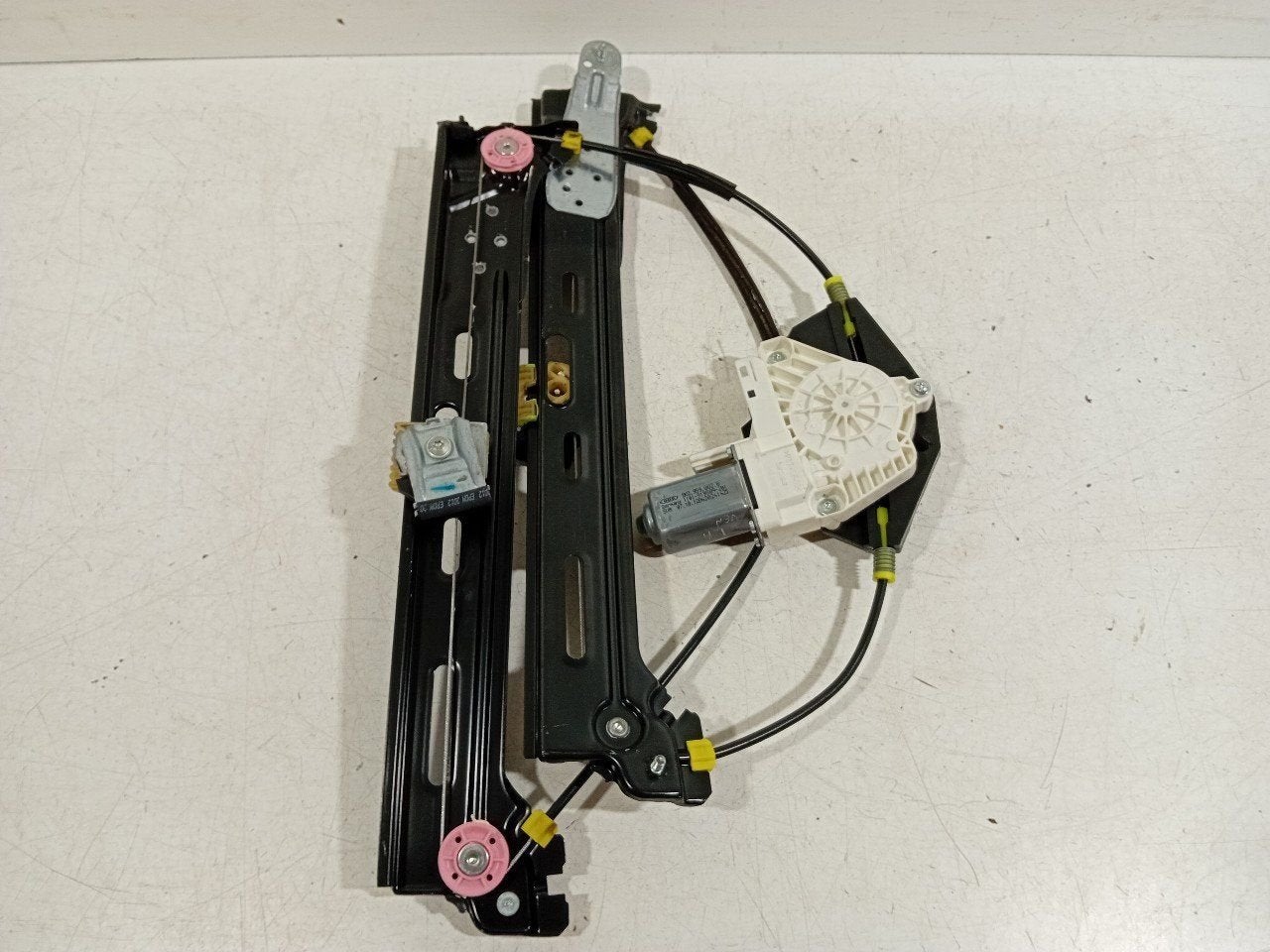 Raammechaniek elektrisch links achter Volkswagen Sharan, Onderdelen@venauto.nl, Van der Ven Autorecycling B.V., Ettenseweg 76, 4706 PB Roosendaal, The Netherlands