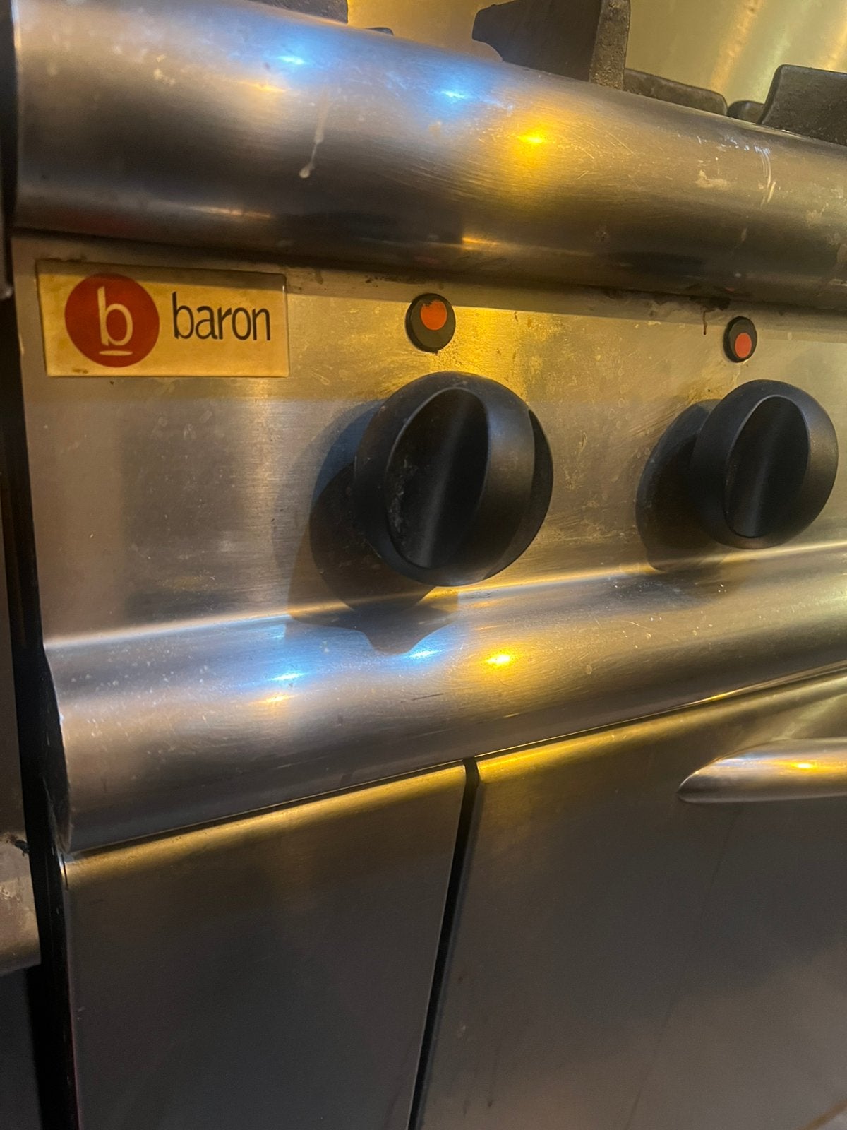 Professioneel horeca gasfornuis–6 koppen + oven werk perfect, Zakelijke goederen, Horeca | Keukenapparatuur, Ophalen, Gebruikt