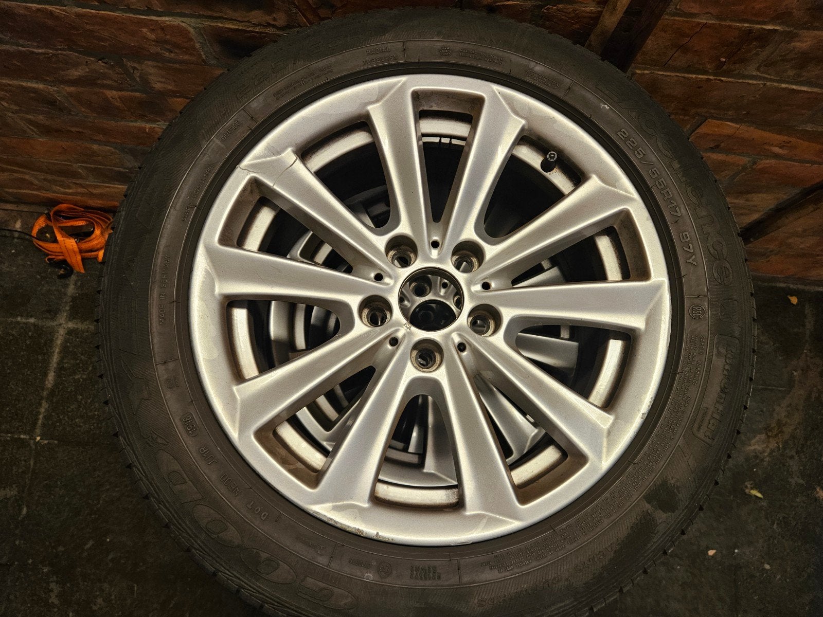 Te koop oem banden bmw 225/55/r17, Auto-onderdelen, Ophalen, Gebruikt, Banden en Velgen, 17 inch