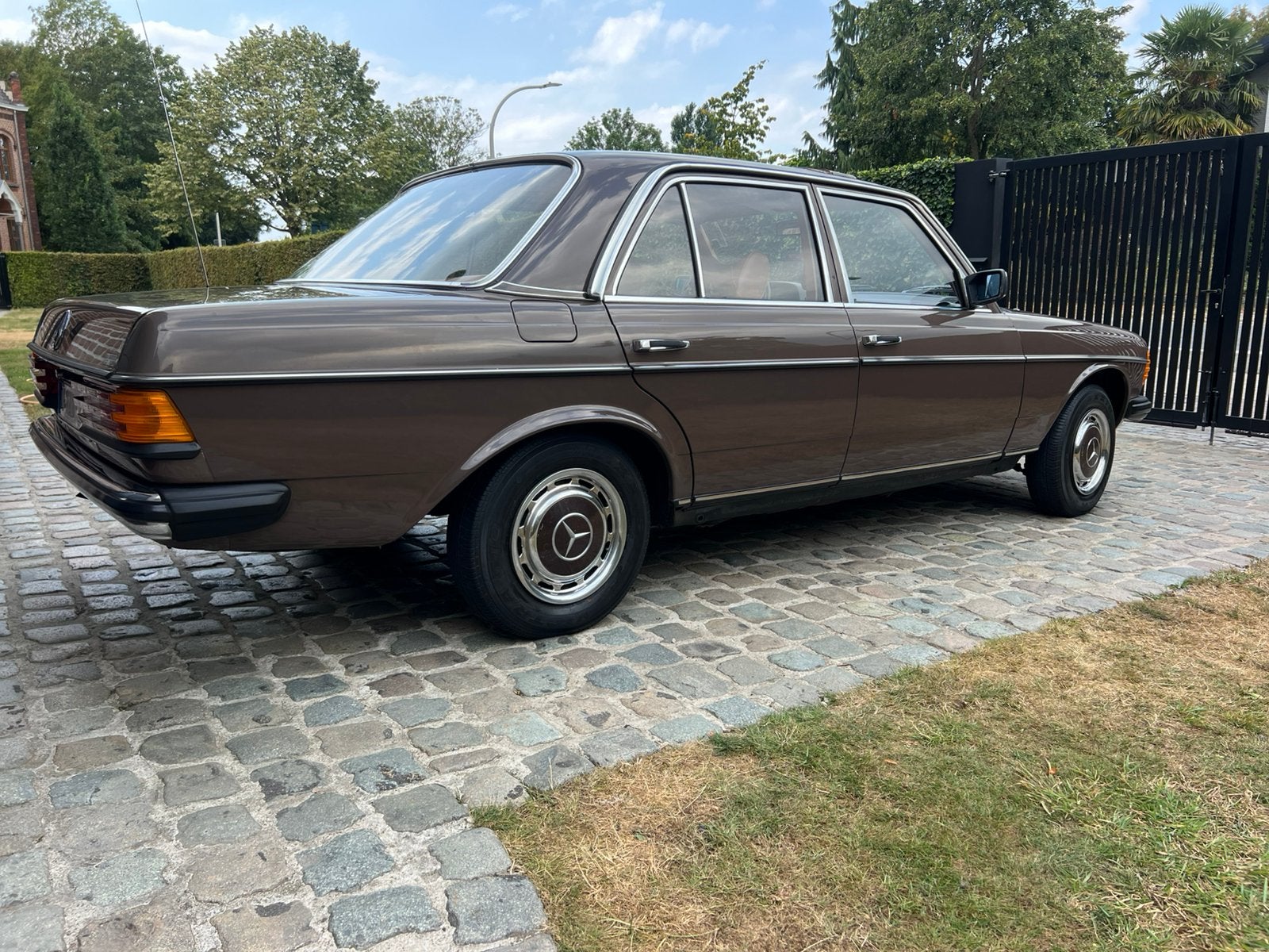 originele Mercedes W123 200D - rijklaar, foto 8