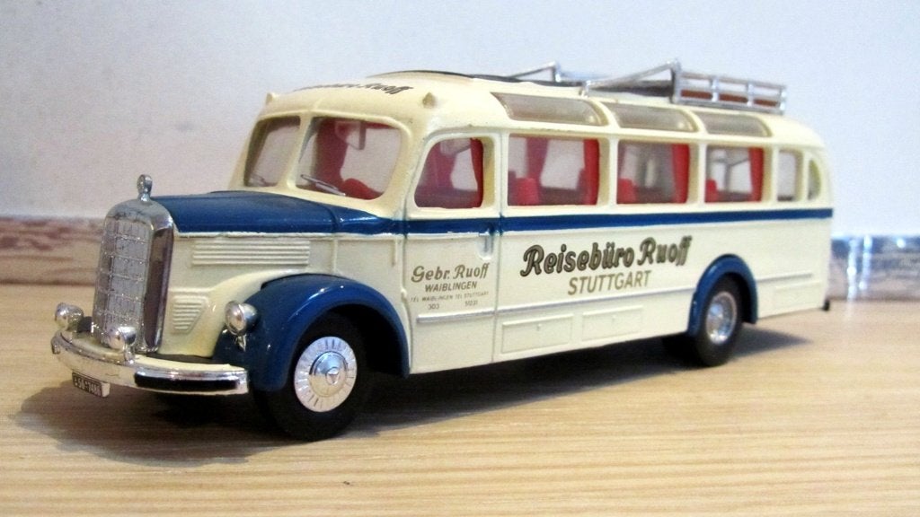 Mercedes-Benz Diesel Omnibus Type 0-3500 Dinky Collection, Enlèvement ou Envoi, Comme neuf, Bus ou Camion, Matchbox