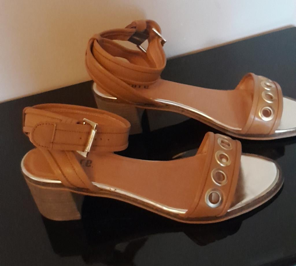 Prachtige leren sandalen 41 Piure, Bruin, Instappers, Ophalen of Verzenden, Zo goed als nieuw