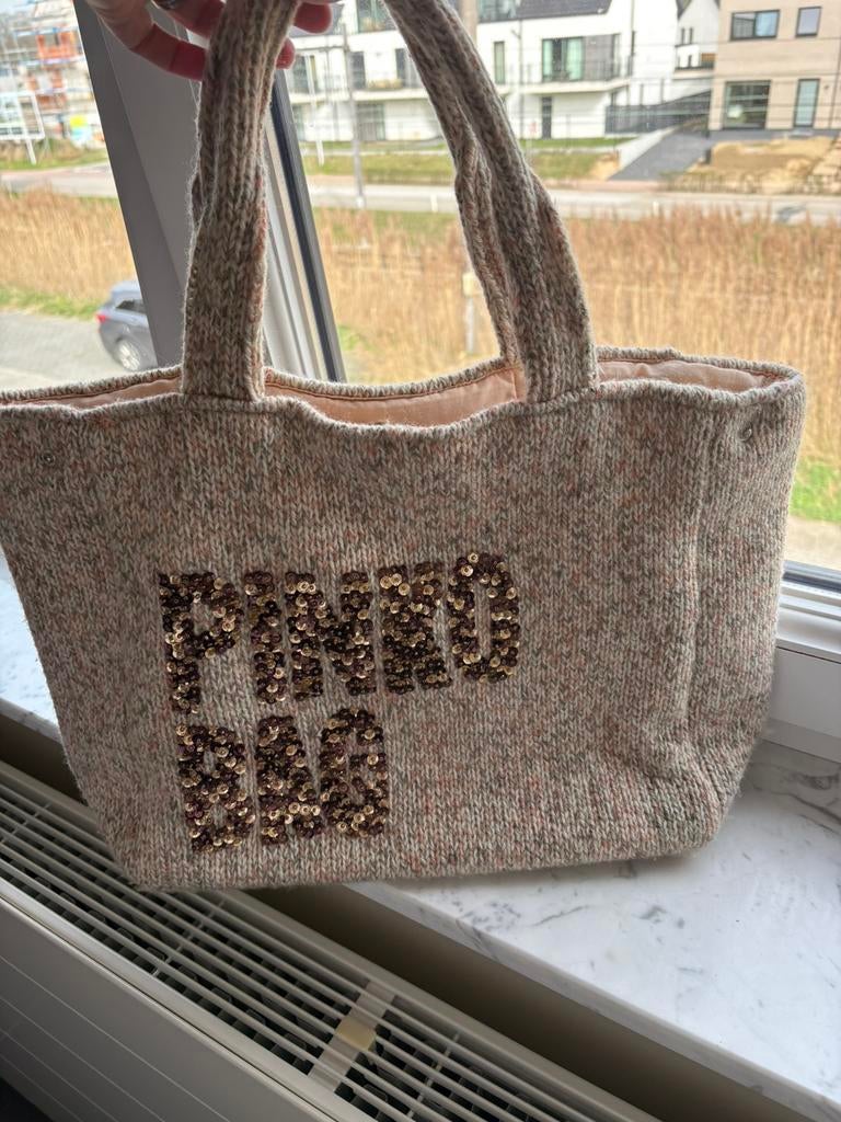 Handtas PINKO, Ophalen