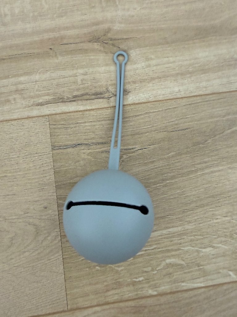 Étui à tétine Mushie grise, Kinderen en Baby's, Babyvoeding en Toebehoren, Ophalen of Verzenden, Zo goed als nieuw, Overige typen