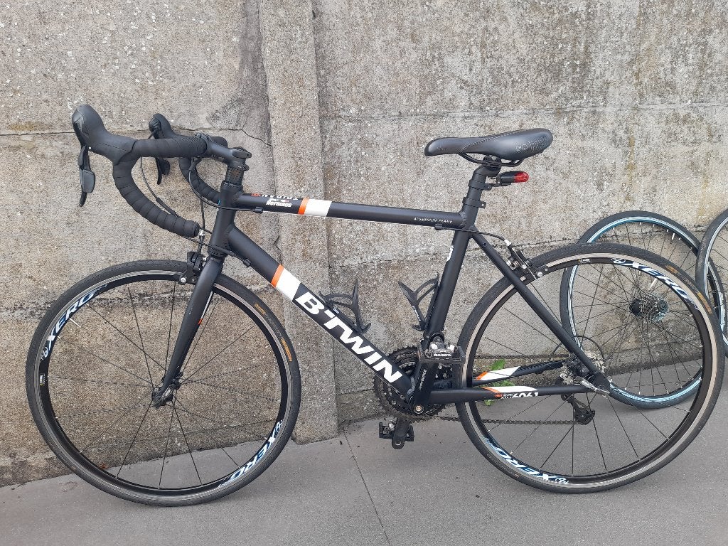 Koersfiets B-twin triban 500, Gebruikt, 26 inch, Aluminium, Minder dan 49 cm