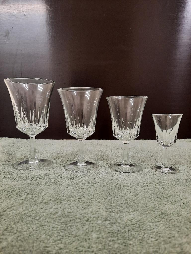 Glasservies met geslepen motief - 45 stuks, Ophalen, Glas of Glazen, Gebruikt, Glas