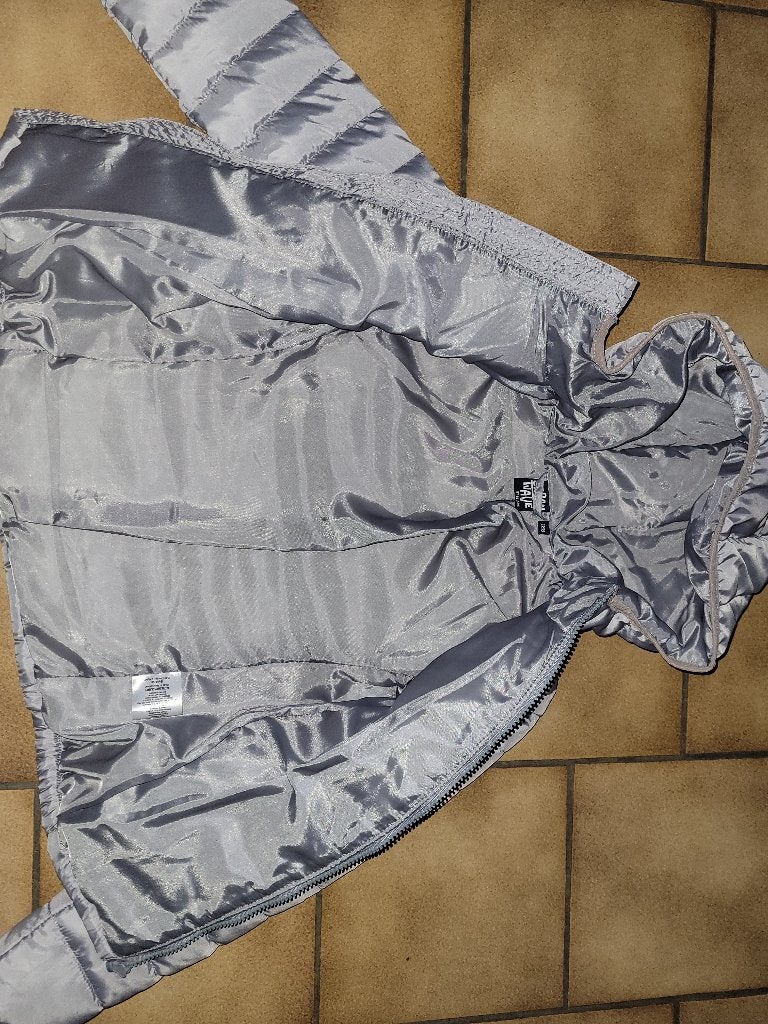 lichtgewicht jas, unisex model, met kap maat 128, Kinderen en Baby's, Jongen of Meisje, Nieuw, Ophalen of Verzenden, Bel en Bo