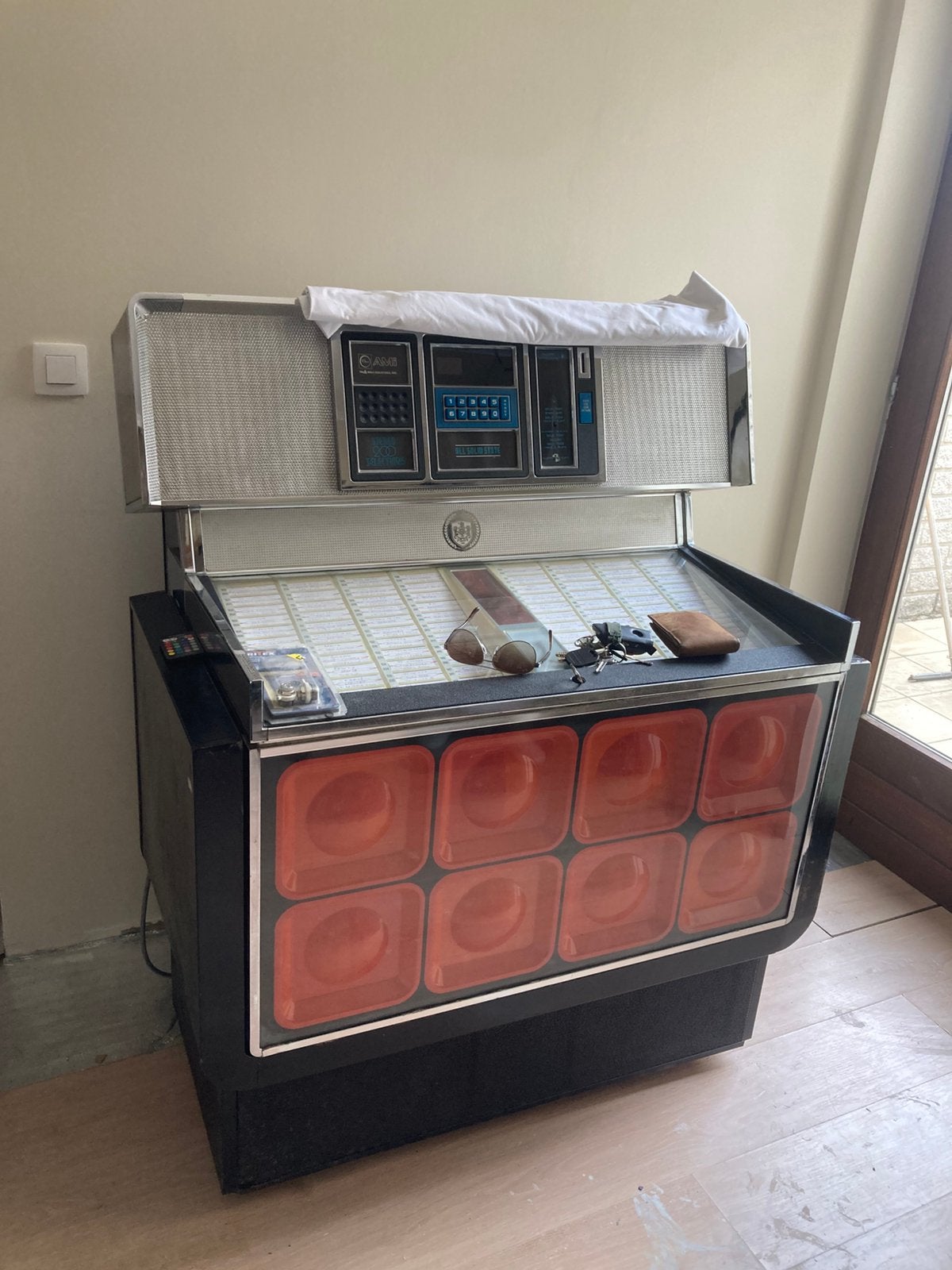 Juke box ami des annees 70, Collections, Machines | Jukebox, Enlèvement, Utilisé, Ami, Avec singles